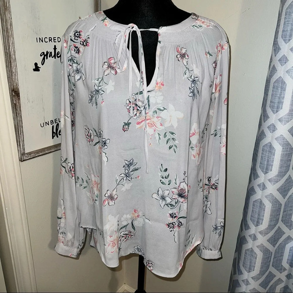 TORRID FLORAL TIE NECK CREPE BLOUSE plus size - Picture 1 of 13